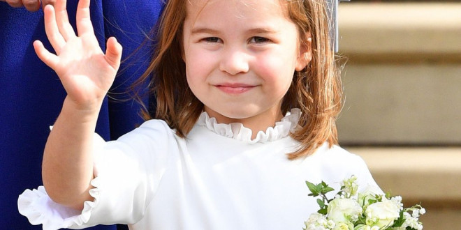 Princess Charlotte Wore a Hand-me-down Sweater from Prince George in the Royal Holiday Card