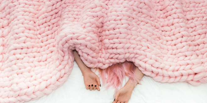 10 Cozy Throws to Add to Your Wedding Registry This Winter