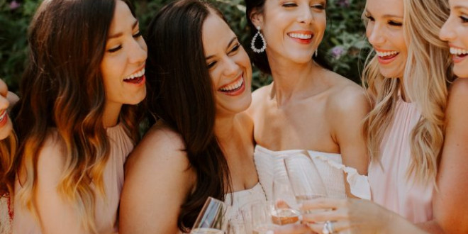 18 Valentine's Day Makeup Gift Sets to Give Your Bridesmaids