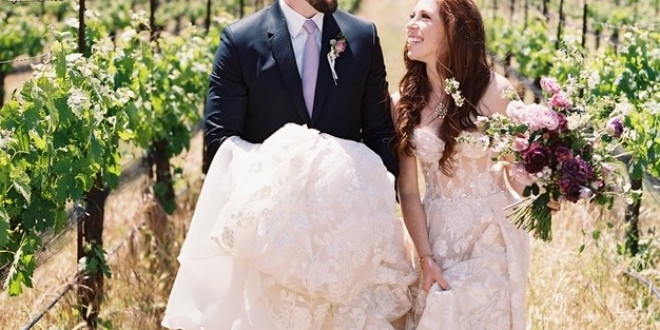 A Flower-Filled Wedding at California's Sunstone Villa