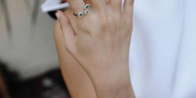 9 Engagement Manicure Ideas for Insta-Worthy Ring Selfies