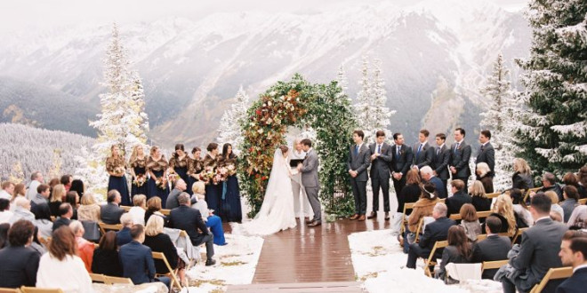 Winter Wedding Ideas: 10 Things All Guests Love at Winter Nuptials
