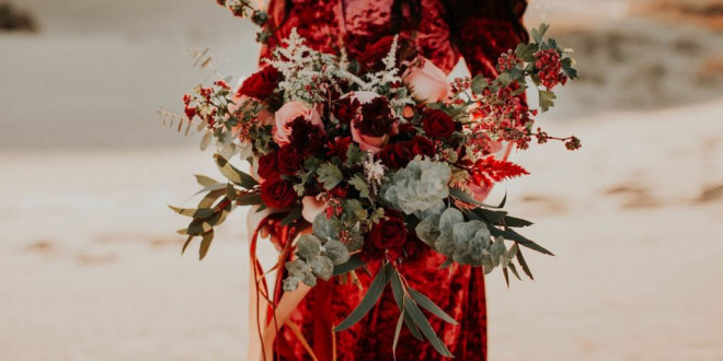 27 Romantic Red Wedding Bouquets