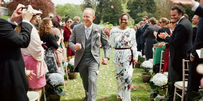 Eco-Friendly Wedding-Exit Toss Ideas, From Flower Petals to Fresh Herbs