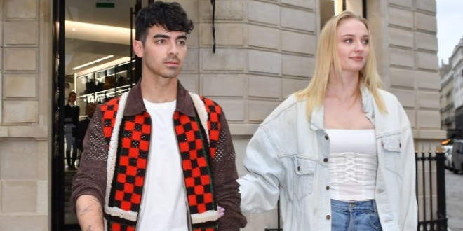 Sophie Turner And Joe Jonas' Friends Are Arriving In Paris