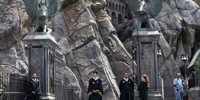 A Man Proposed To His Harry Potter-Loving Girlfriend With A Ring Inspired By Hogwarts