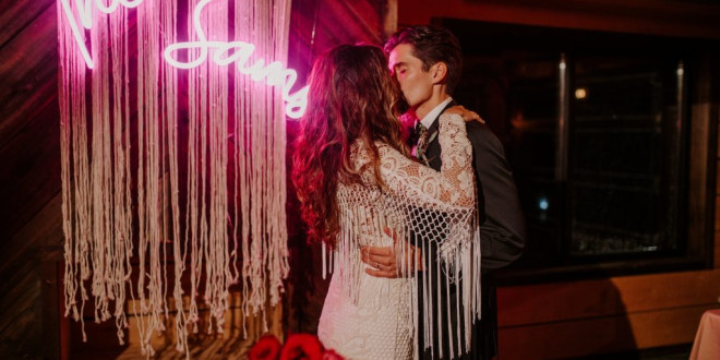 12 Neon Wedding Signs to Brighten Up Your Reception